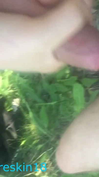 Halkın içinde sivrisinekler tarafından yenildik ama ateşli sevişmeye devam ettik ve çok fazla sperm sızdırdık. | Klip 1