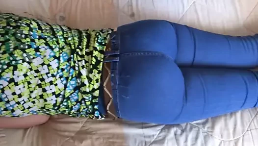 Yengem kendini sergiliyor, sevişmek istiyor