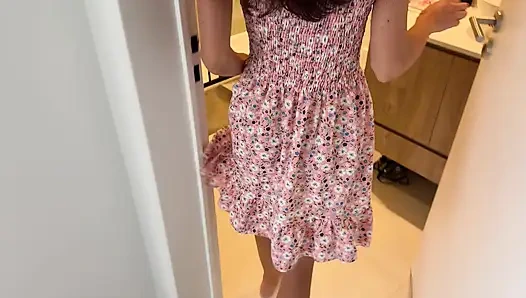 Evli kadın kocasının arkadaşını sikişini izliyor