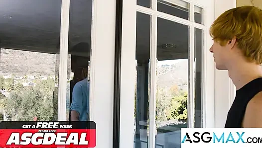 Yan kapı twink - büyük yaraklar çarpışıyor - ateşli twink flip sikiş çılgınlığı