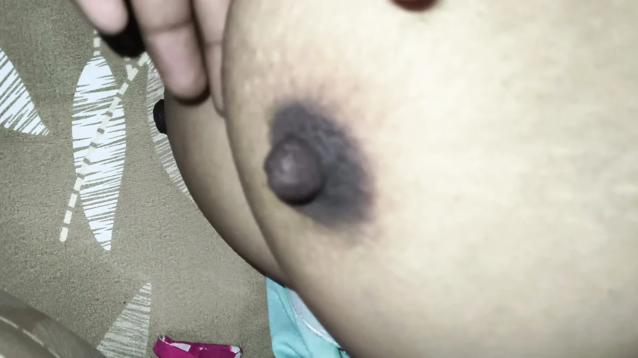pahli bar boobs dikhane ko ready huyi mst sex boobs