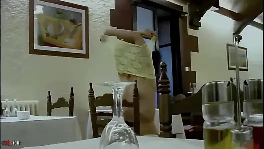 Barbara-nux: güzel küçük esmer Barbara Nux soyunuyor