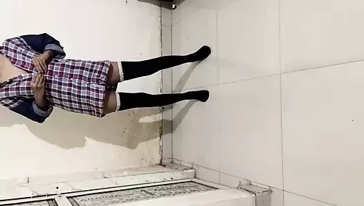 Hint ince kız dans ve erkek arkadaş için soyunma