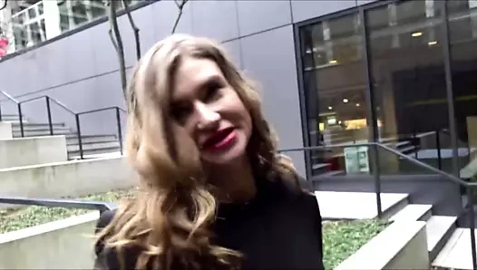 Natalia menajeri aldı