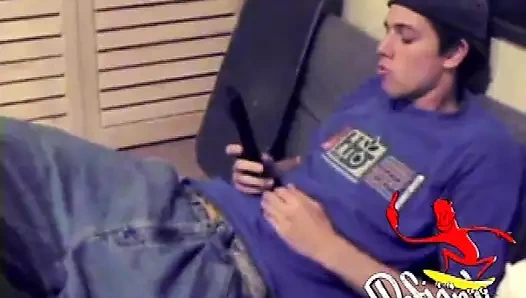 Genç heteroseksüel jayden sikişiyor ve boşalıyor