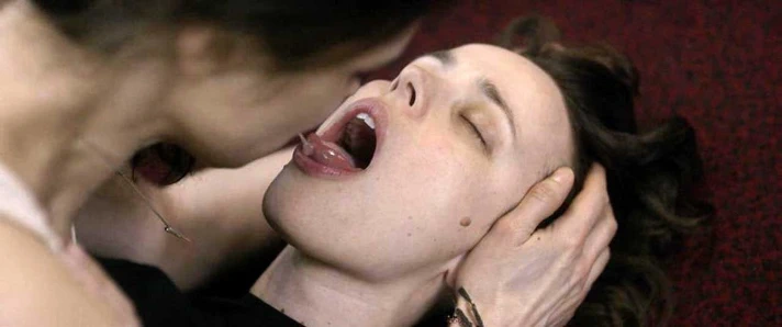 Rachel mcadams ve rachel weisz scandalplanetcom'da öpücük tükürdü