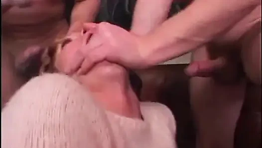 Ateşli sarışın kaltak için sperm duşu