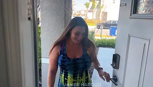 Esmer Kadın Büyük Zenci Yarağının Irklararası Döllenmesini Istiyor