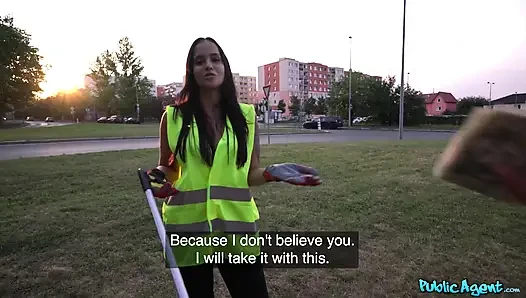 Kamu görevlisi - minyon tatlı kız çöpleri alıyor, ama jennifer mendez'in şipşiş için durduğu ortaya çıktı
