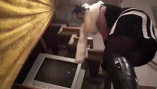 Basacak şekilde giyinmiş