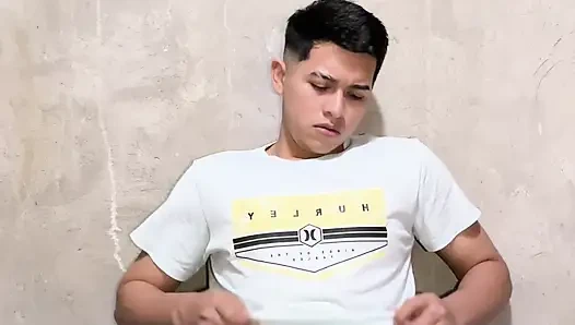 Alan Tokers Odasında Mastürbasyon Yapıyor