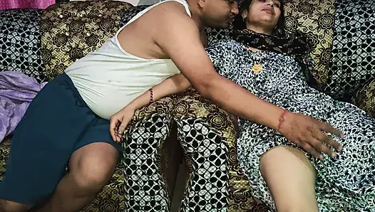 Bhabhi Ne Elektrik Adamı Ko Khurbuja Khlya Xvideo Romantizmi