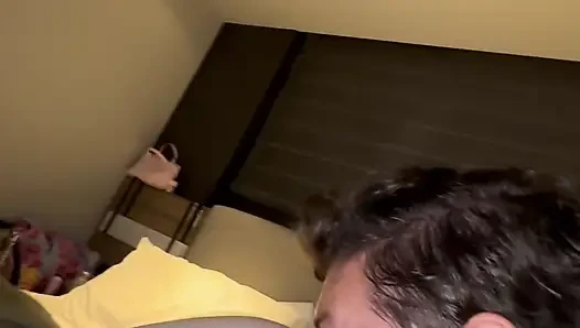 Üvey kız kardeşim partiden ayrıldıktan sonra normal davranmadı, bu yüzden onu siktim