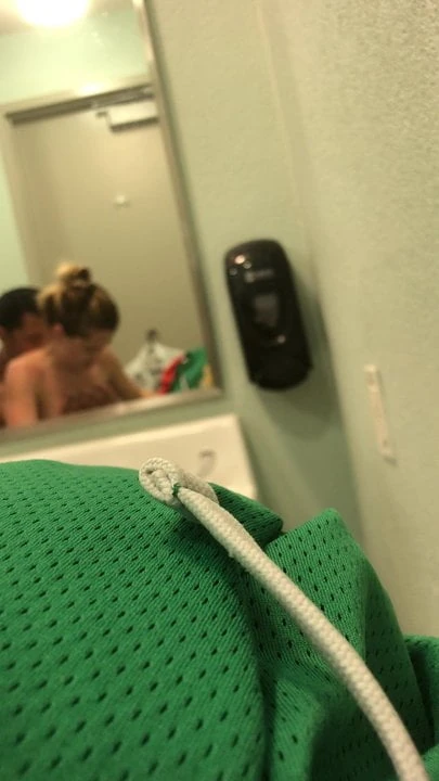 slutwife istiyor o at bir kamu banyo
