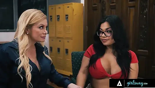 Girlsway - azgın orta yaşlı seksi kadın serene siren ve üvey kızı summer col öğretmen toplantısı sırasında riskli seks yapıyor