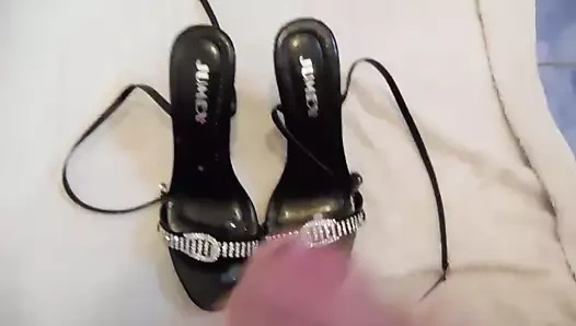 Cum üzerinde siyah jumex sandalet