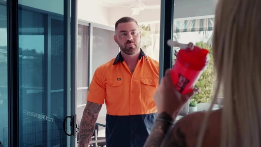 Kaslı barbie götten sikiliyor