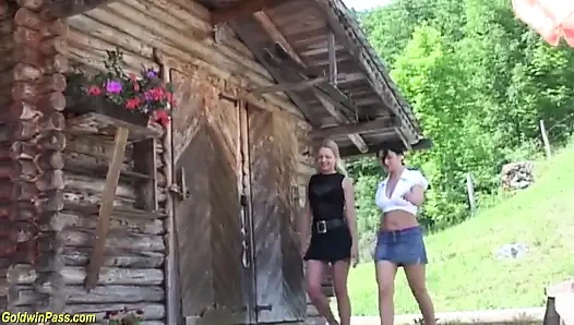 Vahşi Alman lezbiyen açık havada seks