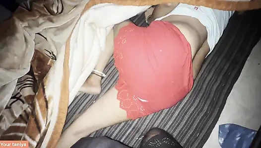 Ev yapımı evli kadın gece vakti sert sikişiyor arkadan da sikişiyor