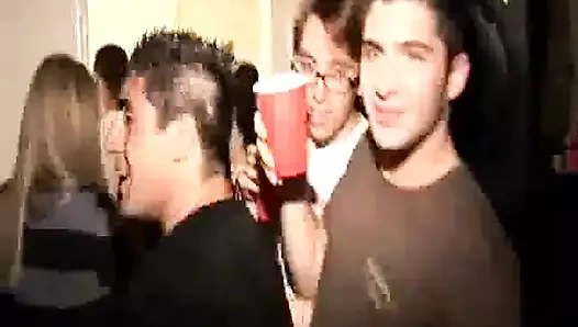 Karma eğitim yapan genç kahrolası çük içinde frat ev