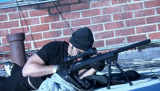 Büyük memeli bebek minibüste sikiliyor