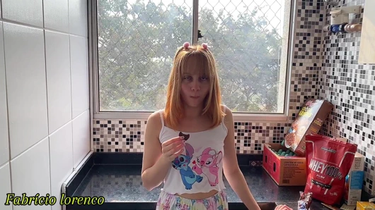 18 yaşındaki yaramaz üvey kızın götünü kahvaltı olarak yedim!