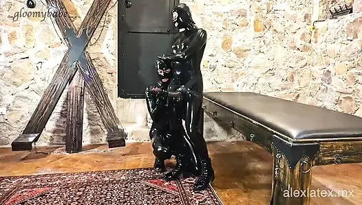 Gloomy'nin büyük dildo hakimiyeti t1: tanrıça için diz çöküp - alex lateks