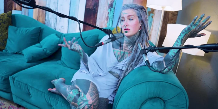 G - grattitude- asmr podcast sfw konuşuyor gotik sıska kız dreadlocks dövmeli model dövmeli kız