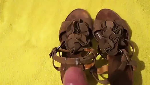 Puming my semen into girlfriend's well used wedge sandals