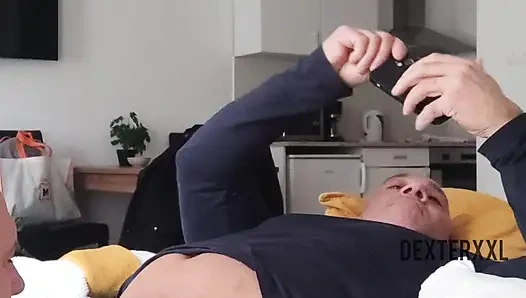 Vücut geliştirmeci arkadaş emiliyor.dexterxxl eşcinsel baba