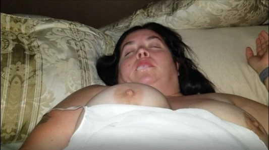 Seksi bbw satılmış külot ve cum ağız dolusu oynuyor (önizleme)