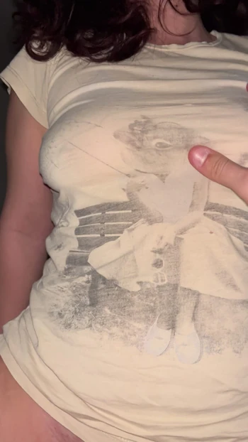 скачет на моем хуе перед сном после долгого дня.