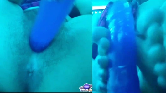 En seksi latin hatun Saturno fışkırtması, arkadaşıyla bir otelde, erotik iç çamaşırı ve mastürbasyon.