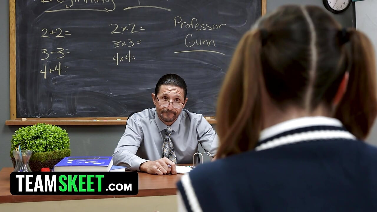 Kötü kız Kinsley Kane öğretmeni baştan çıkarıyor ve hayatını mahvediyor - teamskeet
