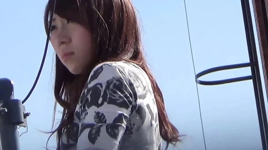 Japon bayan bina çatı mastürbasyon sırasında squirts