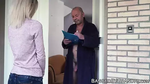 minyon güzellik yaşlılar horoz çalışır ve onun jizz tadı