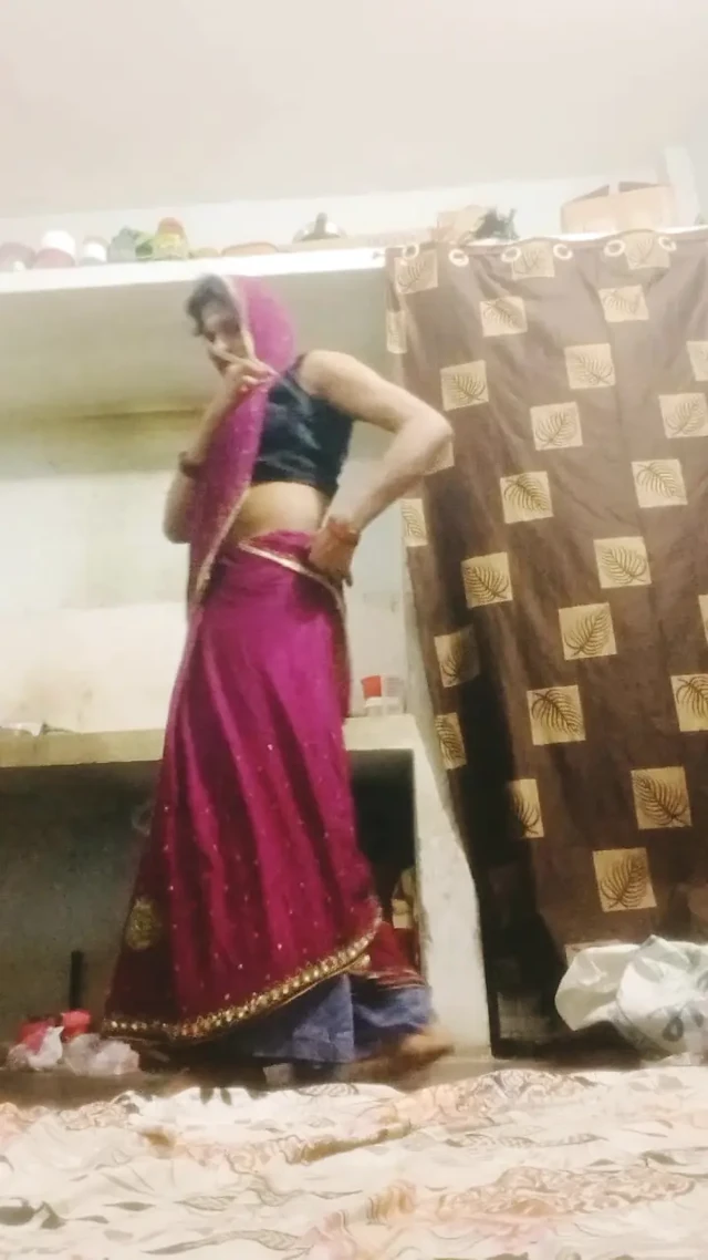 Urvashi Rani saree phnke masti krte krte apne devar ke sath