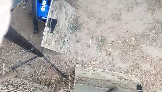 ( vid 2 )döllenmiş sandalet giyiyor