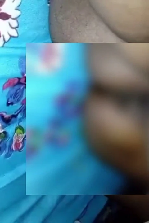 Biseksüel köle aldatılan koca karısını sikerken yarağı emiyor ve iki boğa tarafından sikişirken amcığını yalıyor