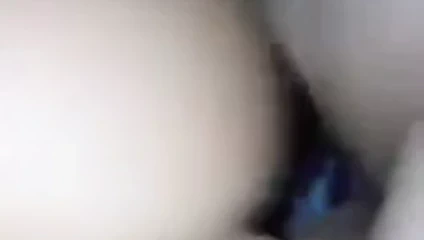 socando fundo no rabo da branquinha