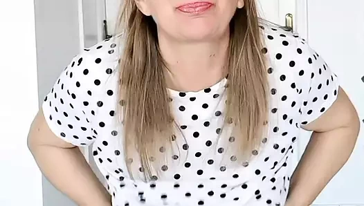 Noktalarda twirling: büyük memeli nine Mariaold'un seksi dans zevki