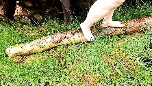 Ormanda vajinaya işkence ediyor
