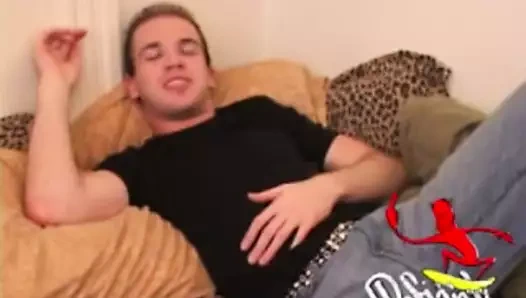 Austin yapay penis ile atıyor