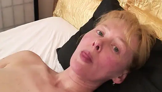 /orta yaşlı seksi kadın oyuncu seçmelerinde sikiliyor