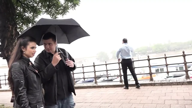 Zenci adam karımı göt deliğine sokuyor