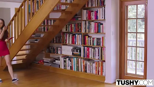 Tushy kolej öğrenci kullanır ona en iyi arkadaş için sikme öğretmen