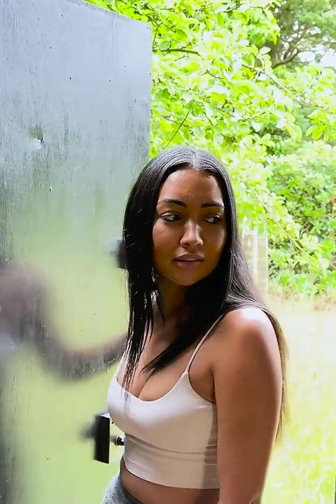 Courtney'nin köleden tutsak ft latina'ya intikamı