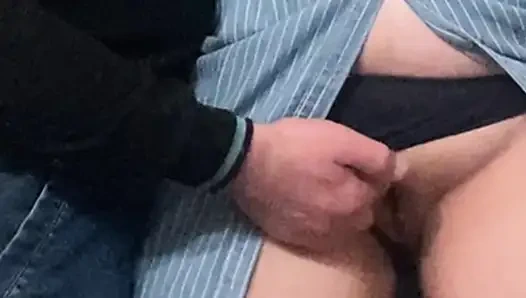 Sapık Yaşlı Adam Metro'da Parmaklarıyla Vajina Mastürbasyon Yapıyor