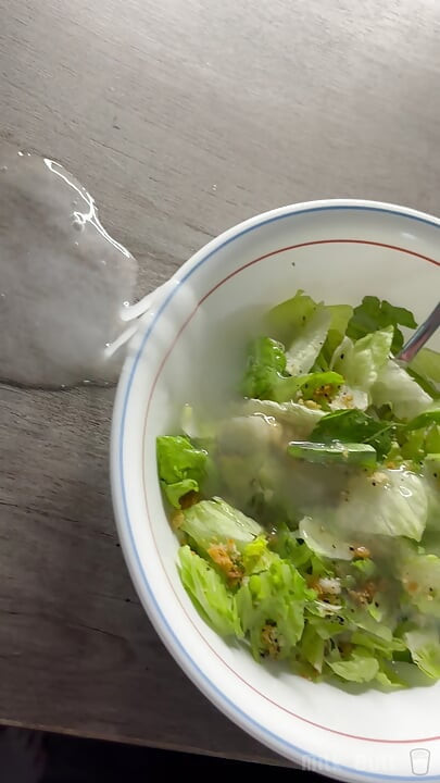 Hung Hunk Pumps 5 Loads in a Row Onto His Salad