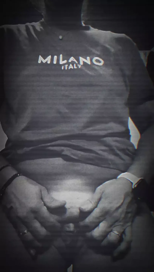 Ateşli amcık, büyük dudaklar, ıslak vajina, klitorisini ovuyor, mastürbasyon banyosu, klitorisimi göster, kız azgın